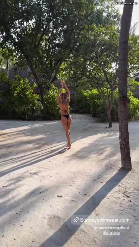 Kimberley Garner photo 2 of 384