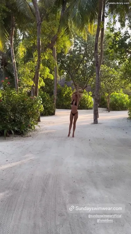 Kimberley Garner photo 12 of 384