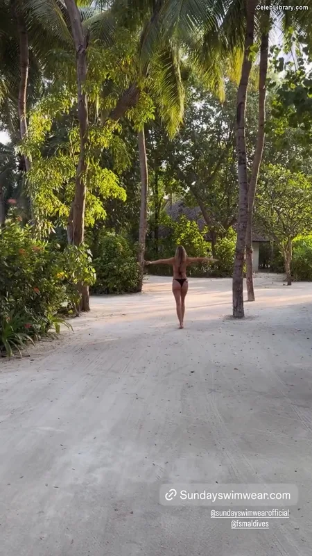 Kimberley Garner photo 17 of 384