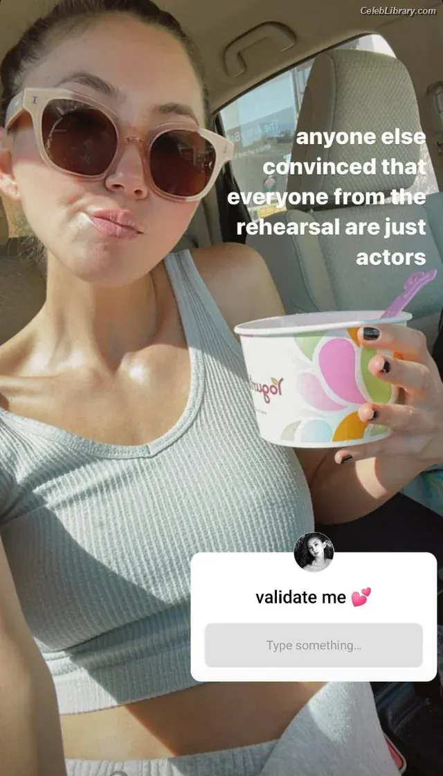 Kimiko Glenn photo 21 of 320