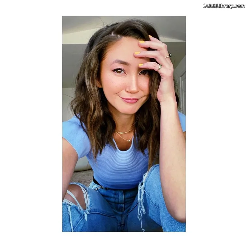 Kimiko Glenn photo 6 of 321