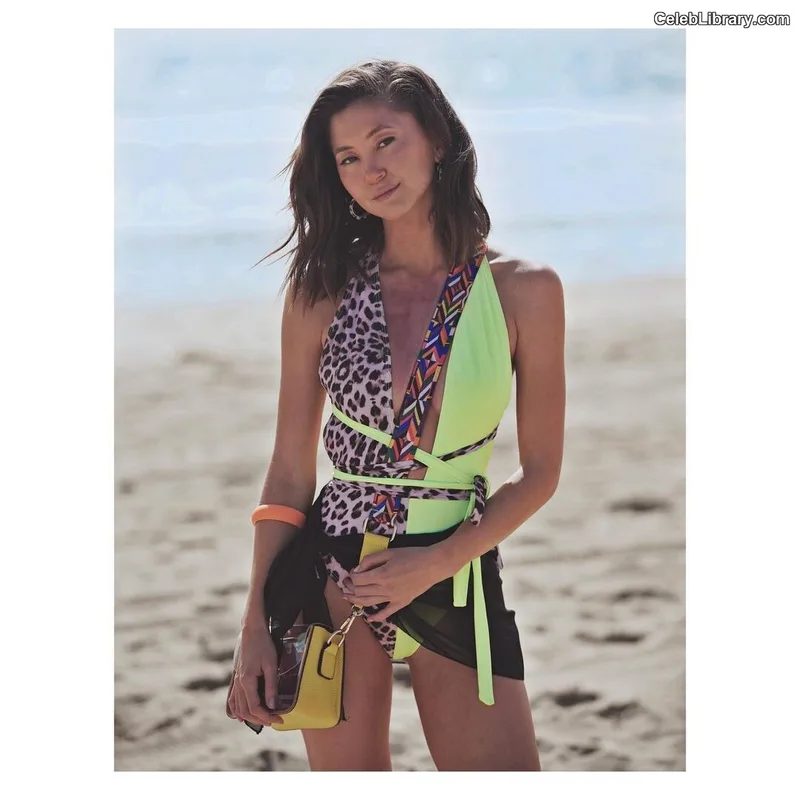 Kimiko Glenn photo 11 of 321