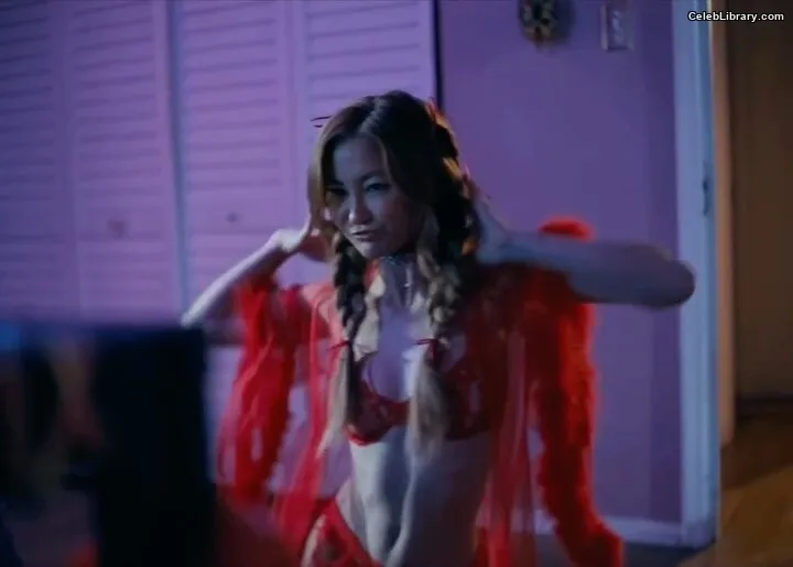 Kimiko Glenn photo 12 of 321