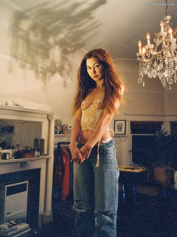 Kimiko Glenn photo 18 of 321