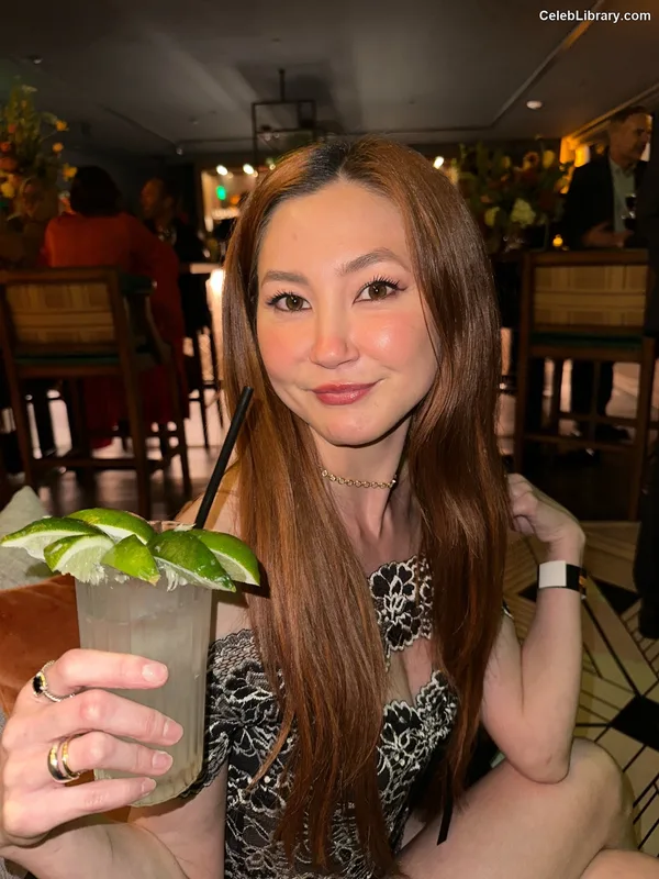 Kimiko Glenn photo 1 of 321