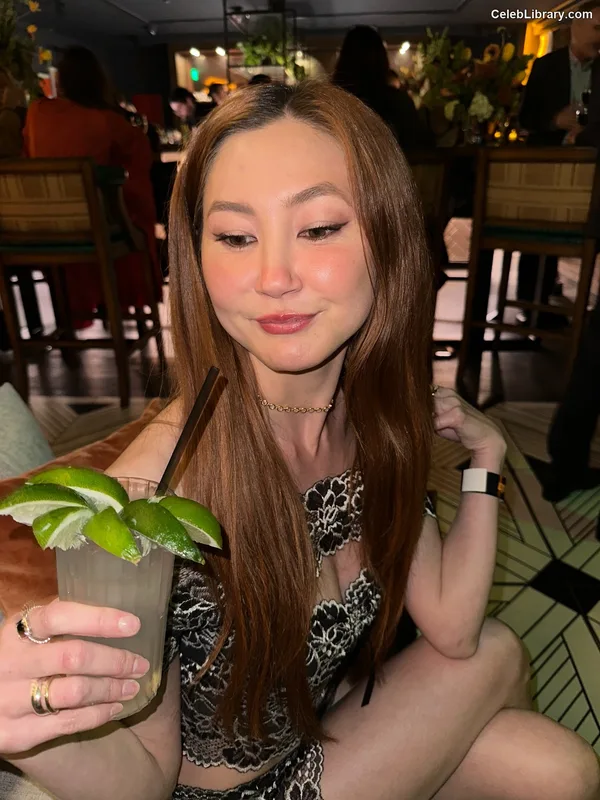 Kimiko Glenn photo 2 of 321