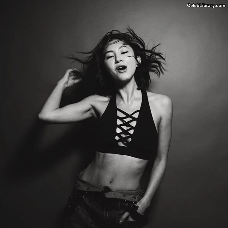 Kimiko Glenn photo 10 of 321