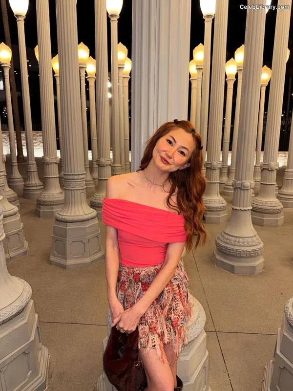 Kimiko Glenn photo 9 of 321