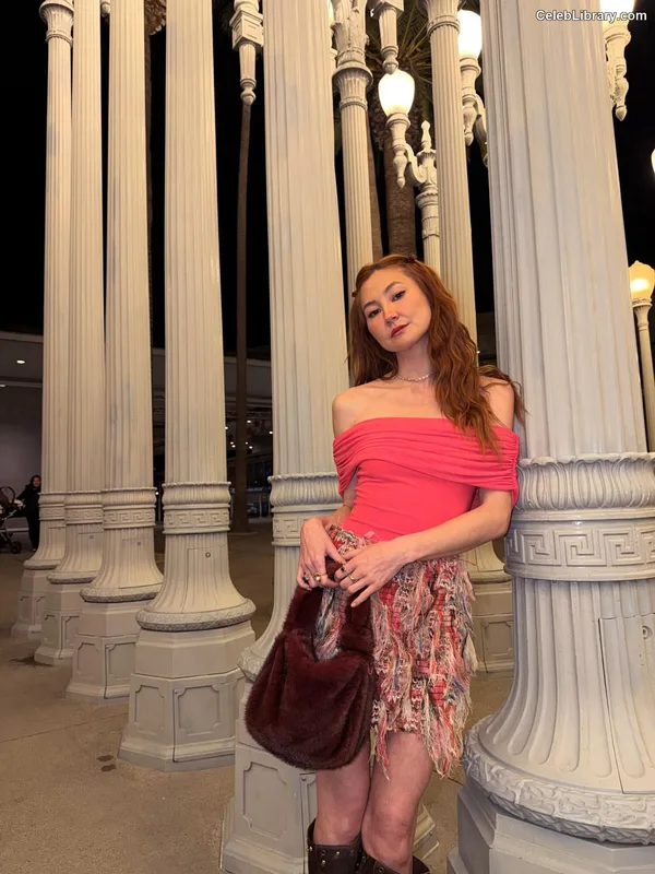 Kimiko Glenn photo 10 of 321