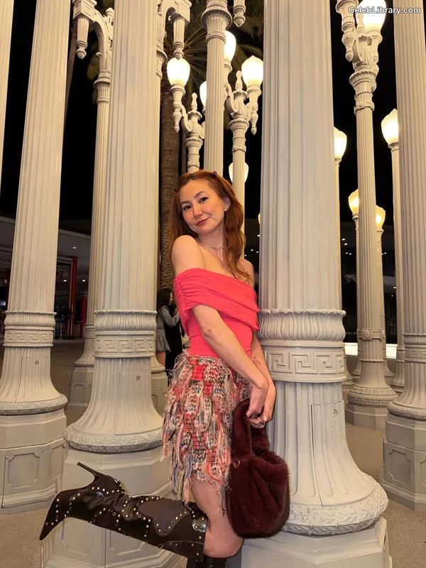 Kimiko Glenn photo 14 of 321