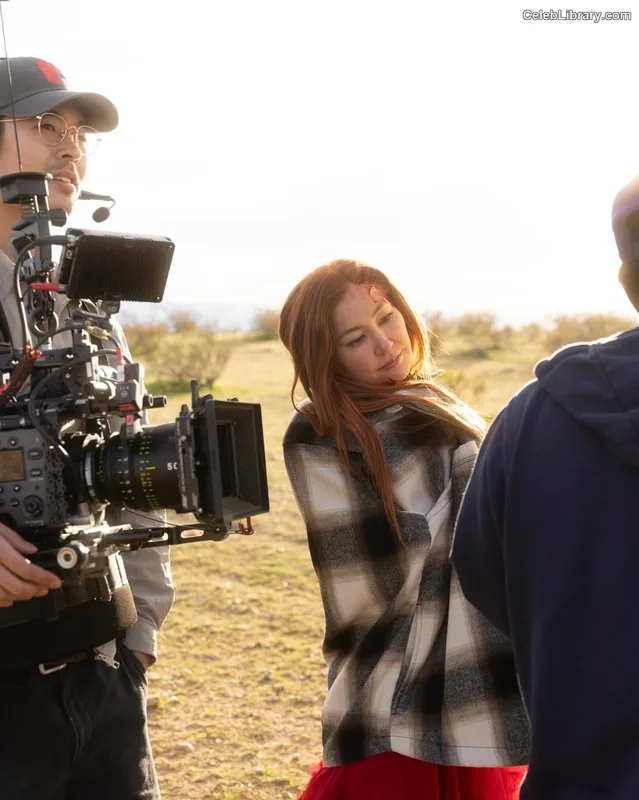 Kimiko Glenn photo 9 of 321