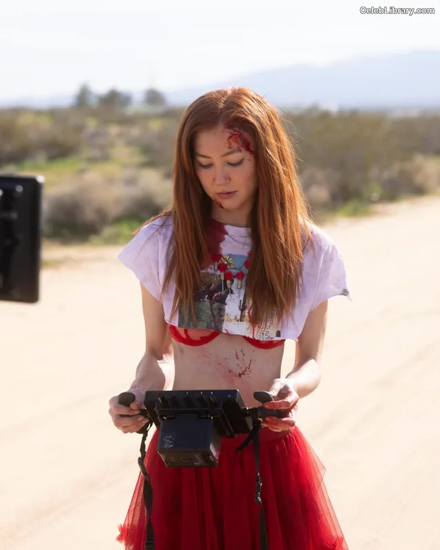 Kimiko Glenn photo 10 of 321