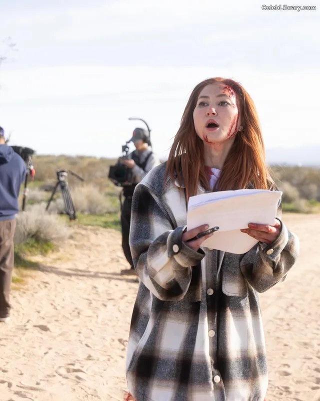 Kimiko Glenn photo 14 of 321