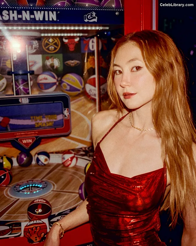 Kimiko Glenn photo 19 of 321