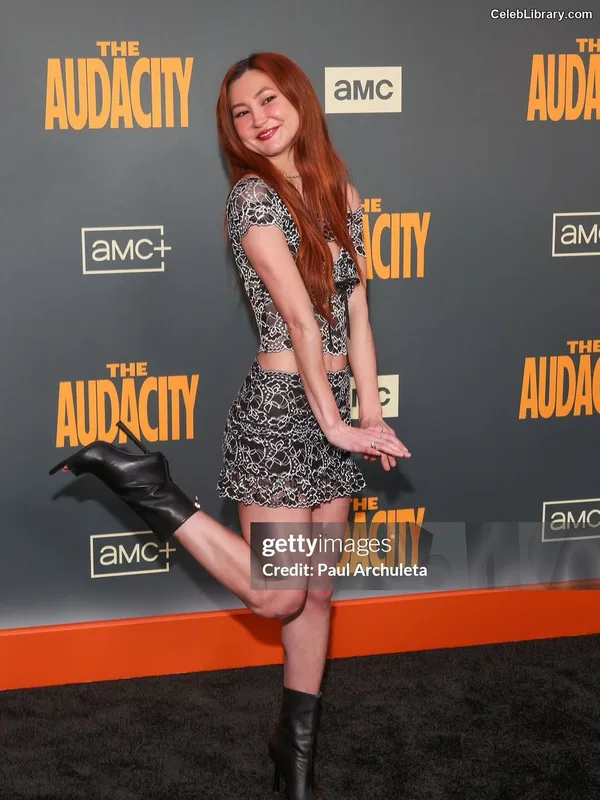 Kimiko Glenn photo 21 of 321
