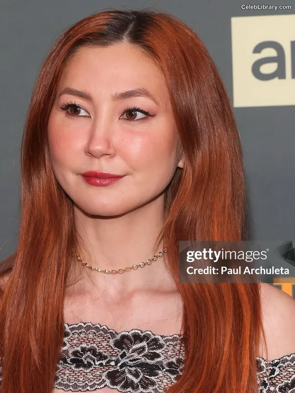Kimiko Glenn photo 23 of 321