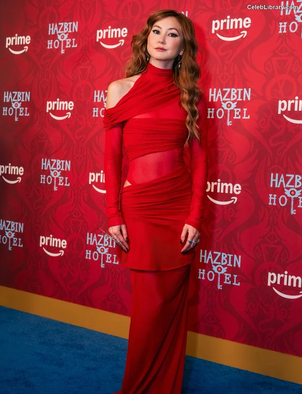Kimiko Glenn photo 1 of 321