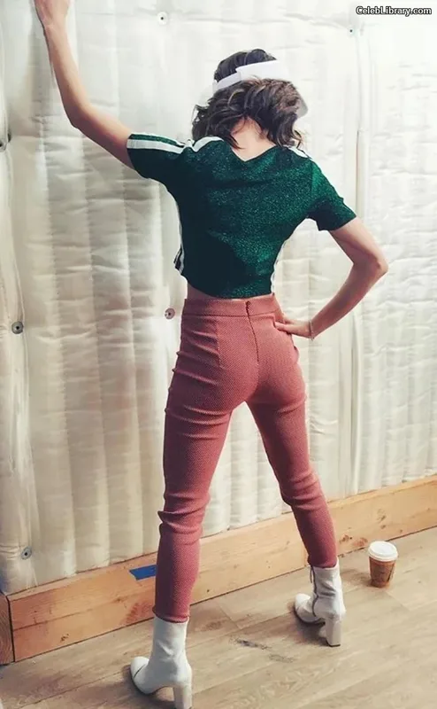 Kimiko Glenn photo 3 of 321