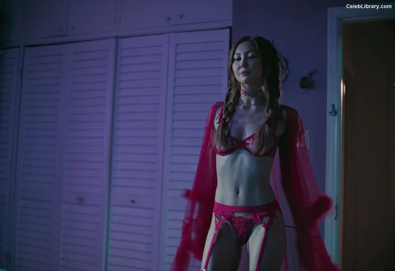 Kimiko Glenn photo 5 of 321