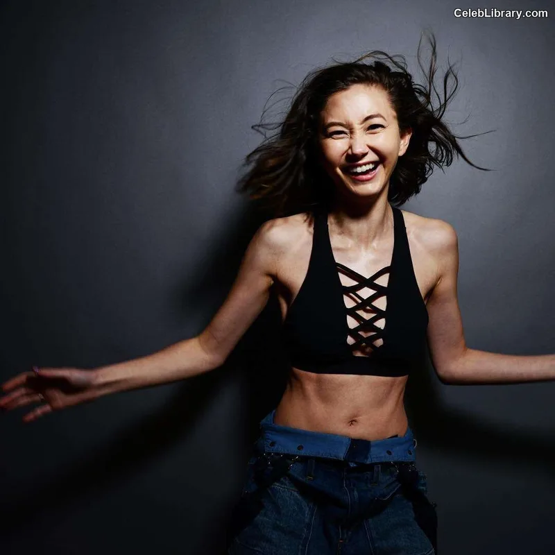 Kimiko Glenn photo 21 of 321