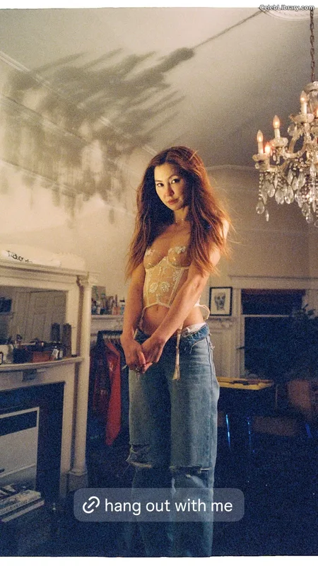 Kimiko Glenn photo 23 of 321