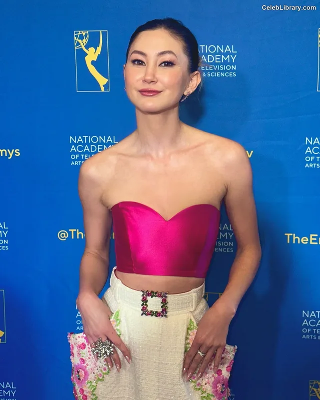 Kimiko Glenn photo 4 of 321