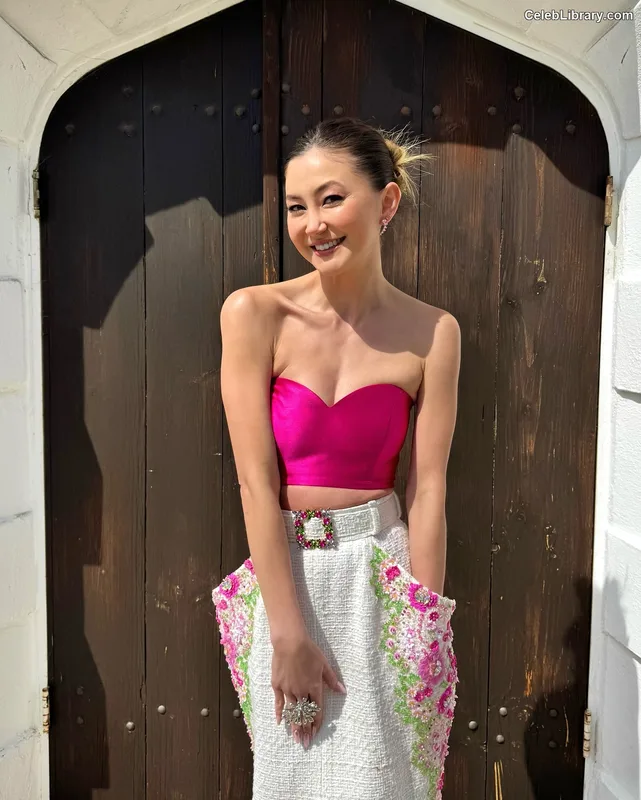 Kimiko Glenn photo 6 of 321