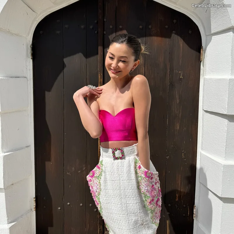 Kimiko Glenn photo 8 of 321