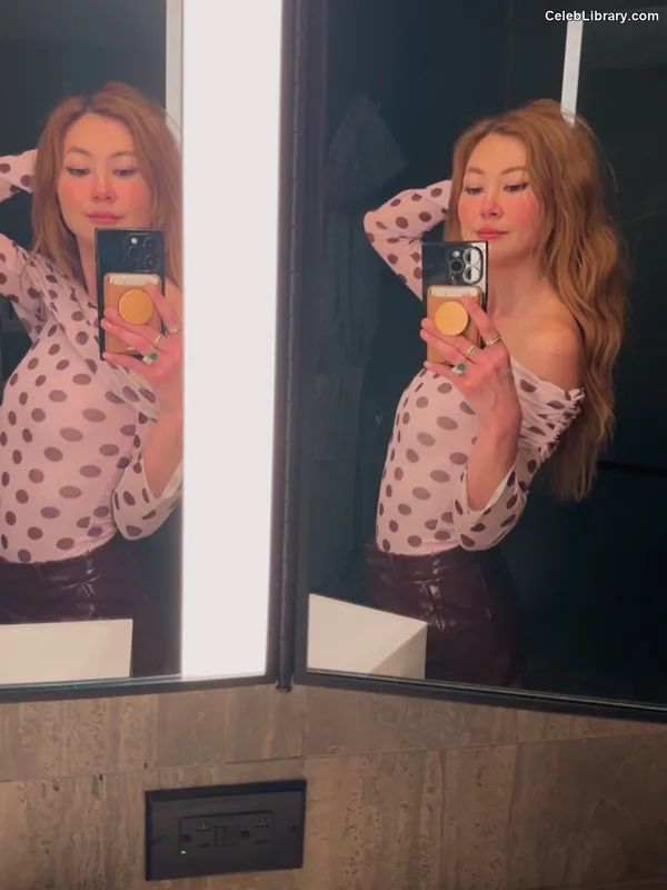 Kimiko Glenn photo 1 of 321