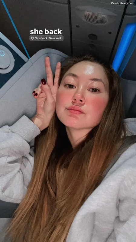 Kimiko Glenn photo 7 of 321