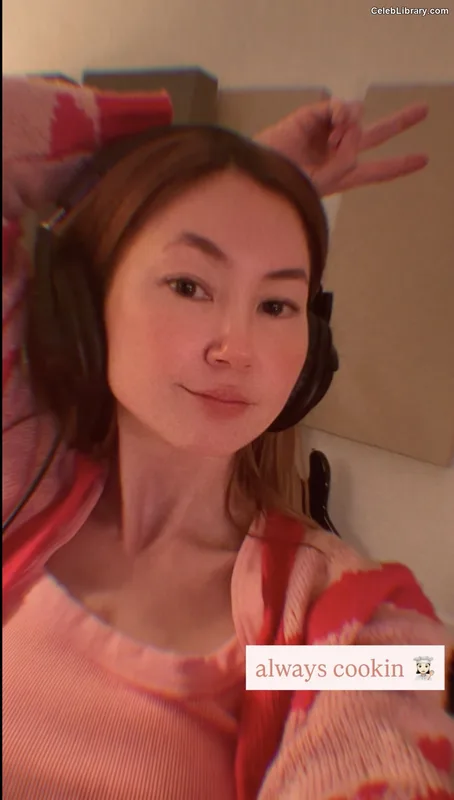 Kimiko Glenn photo 15 of 321