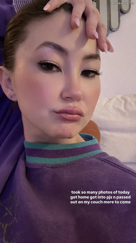 Kimiko Glenn photo 17 of 321