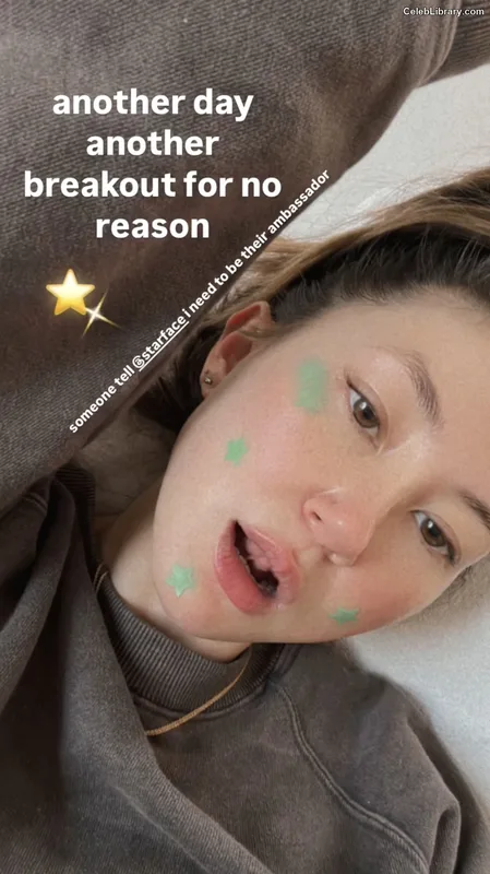 Kimiko Glenn photo 18 of 321