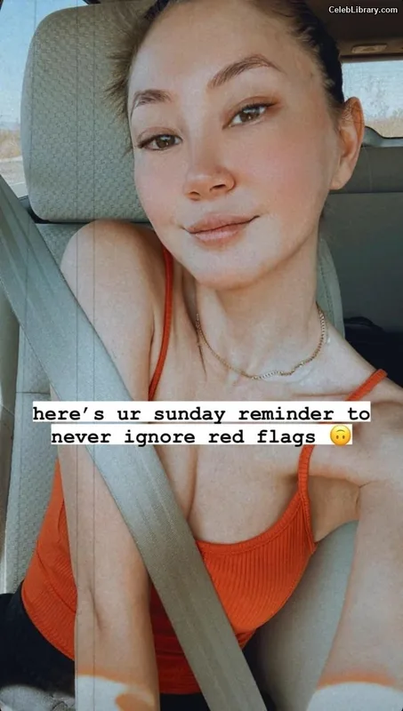 Kimiko Glenn photo 18 of 321