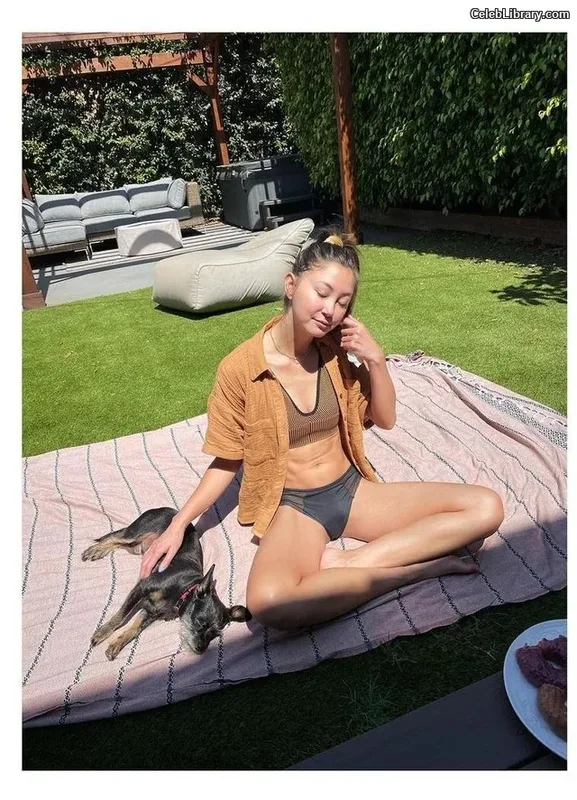 Kimiko Glenn photo 19 of 321