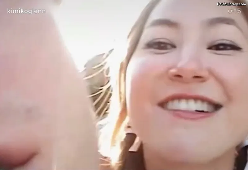 Kimiko Glenn photo 5 of 321