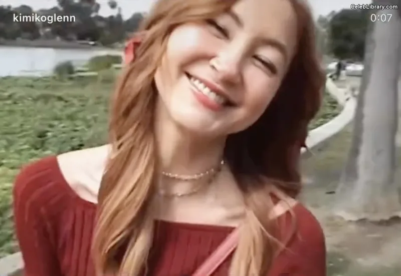 Kimiko Glenn photo 9 of 321