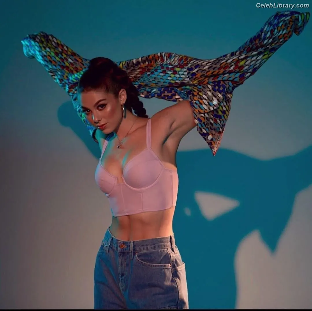 Kira Kosarin photo 10 of 911
