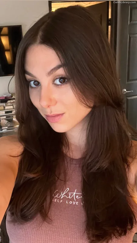 Kira Kosarin photo 1 of 912
