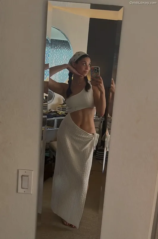 Kira Kosarin photo 2 of 912