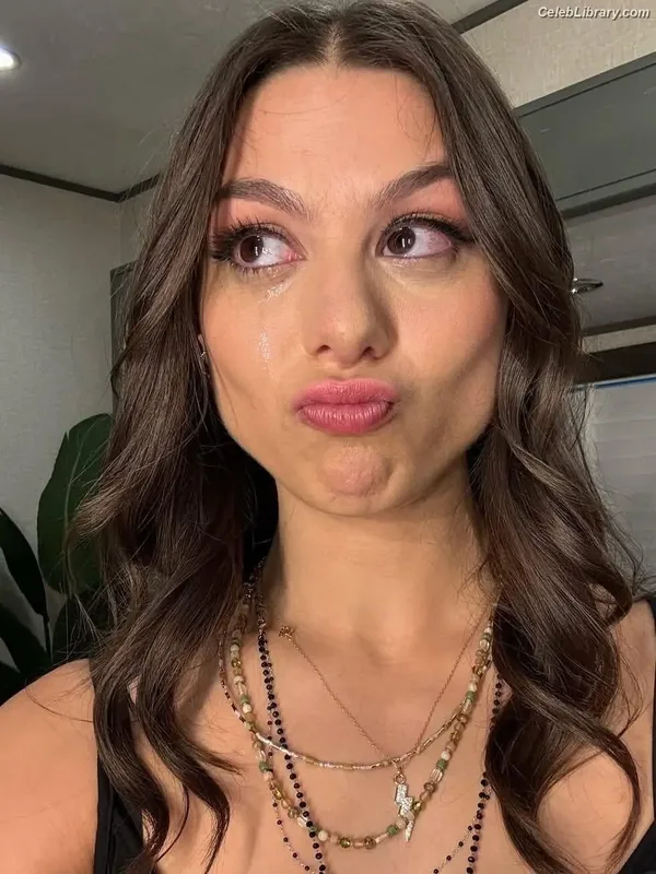 Kira Kosarin photo 2 of 912