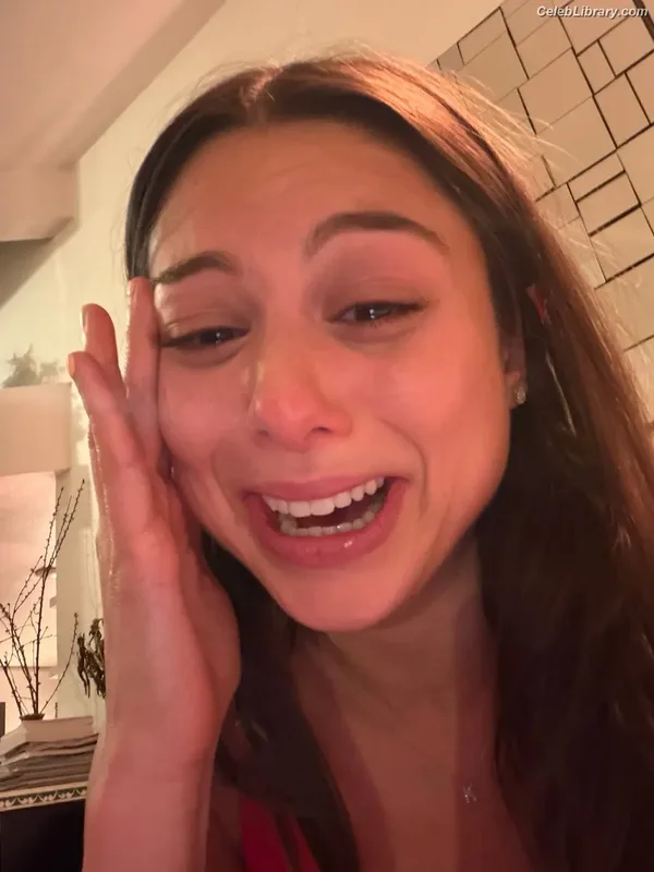 Kira Kosarin photo 2 of 912