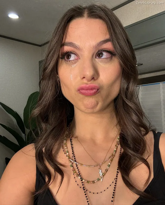 Kira Kosarin photo 10 of 912