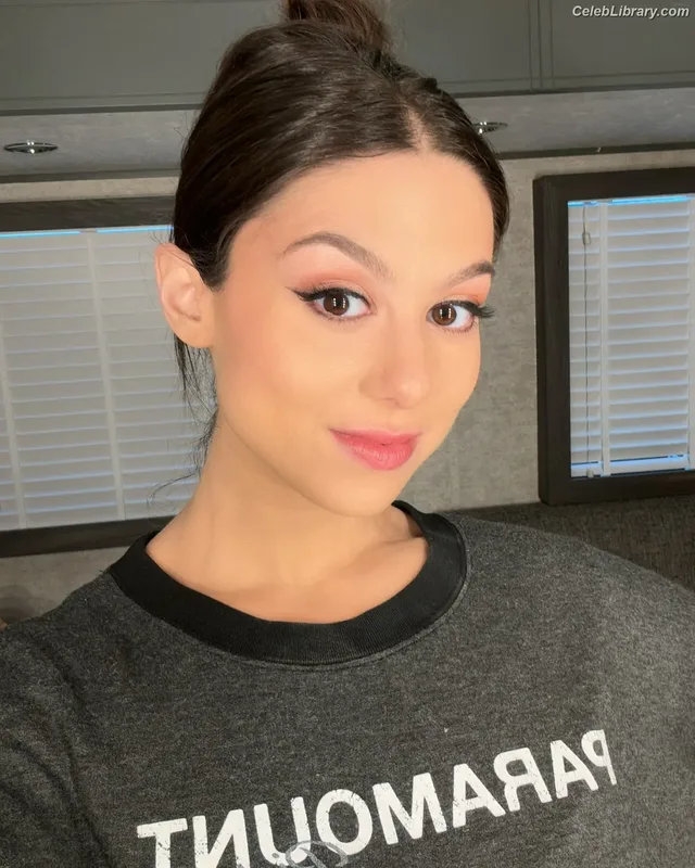Kira Kosarin photo 21 of 912