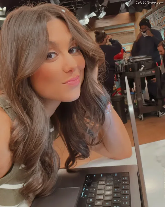 Kira Kosarin photo 3 of 912