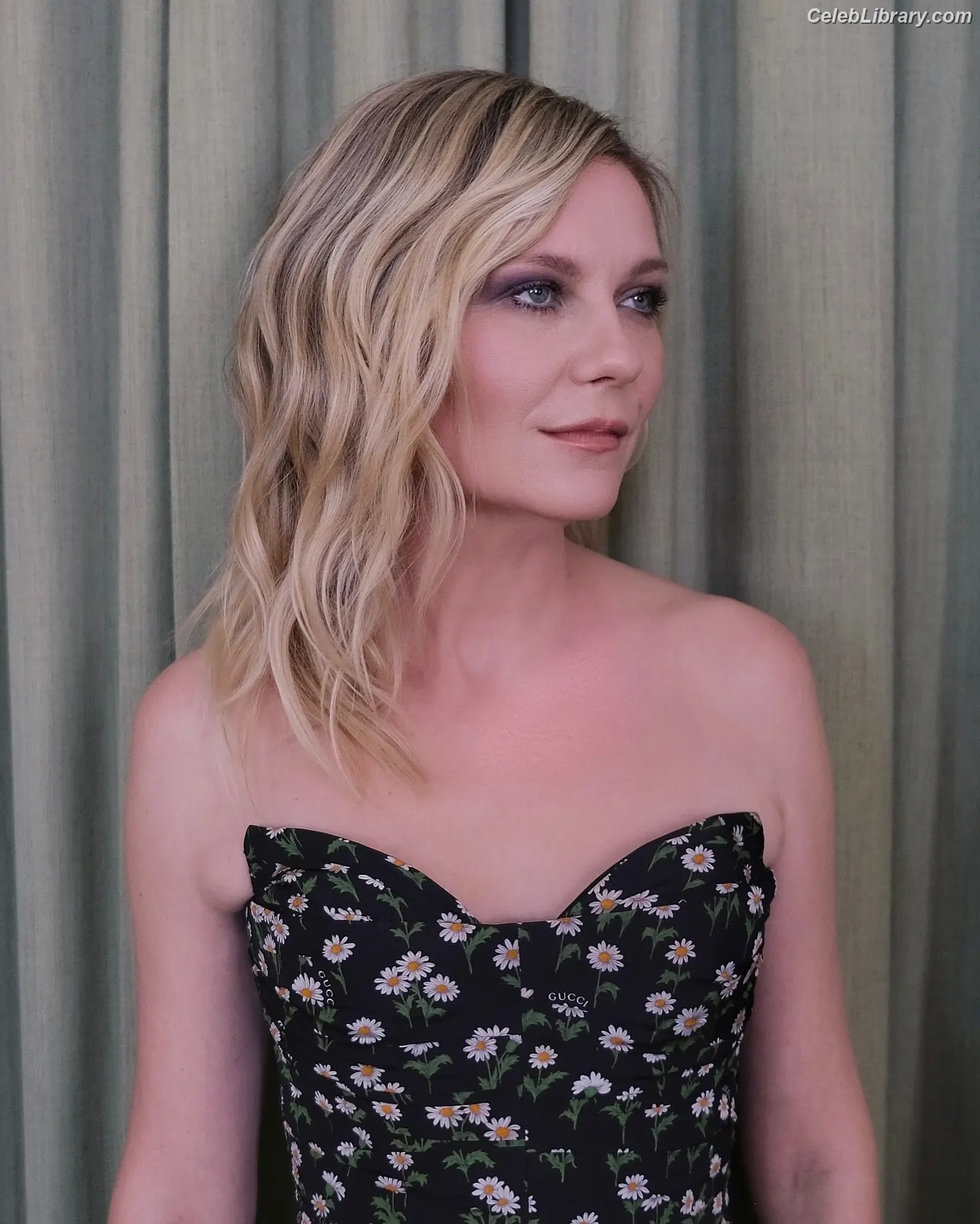 Kirsten Dunst photo 23 of 300