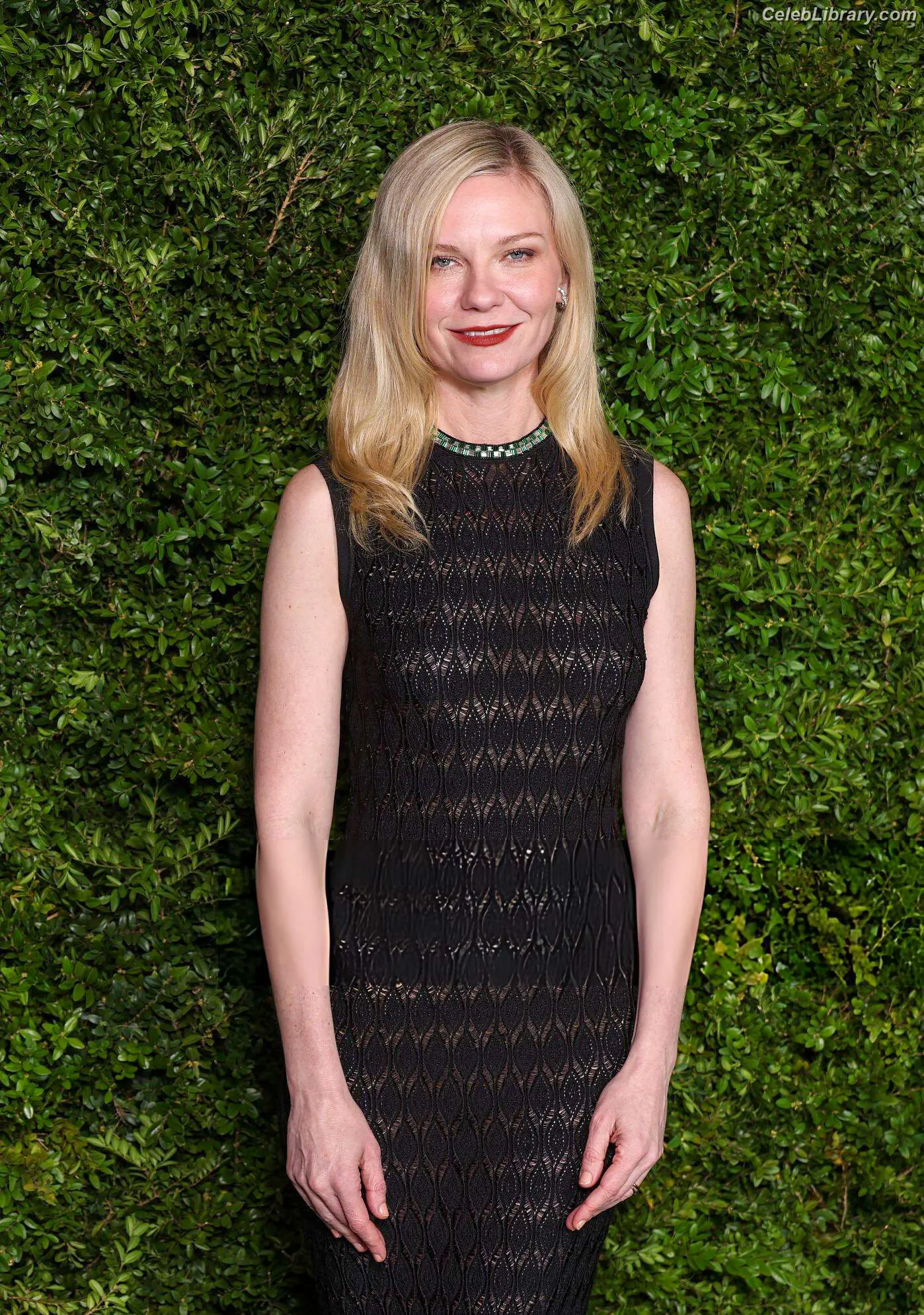Kirsten Dunst photo 7 of 300