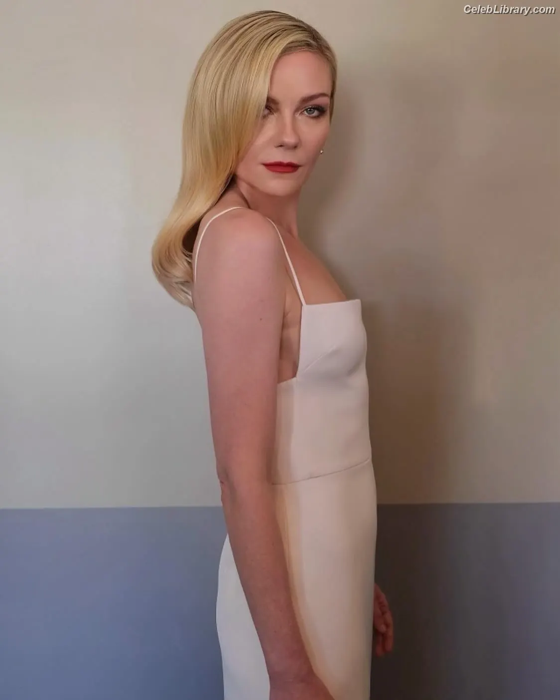Kirsten Dunst photo 2 of 300