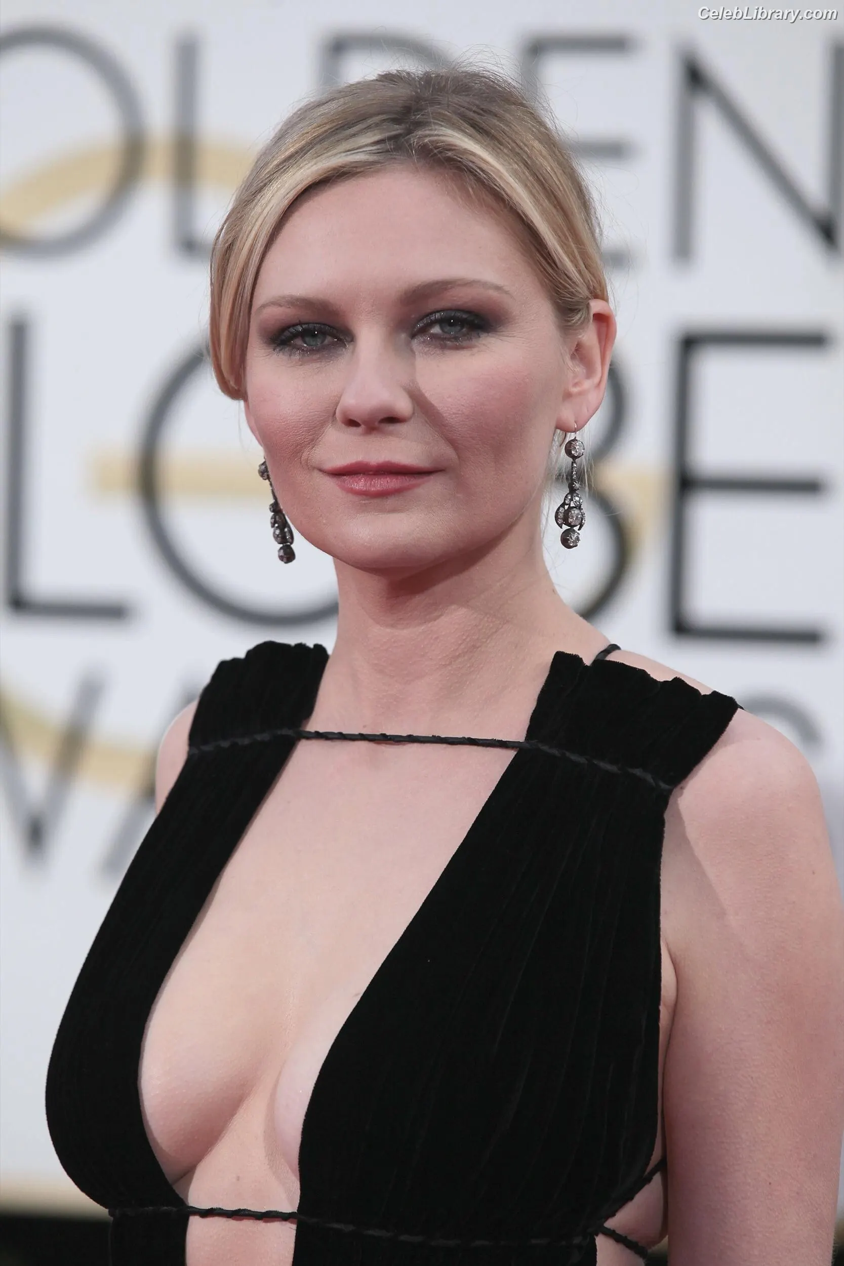 Kirsten Dunst photo 9 of 300