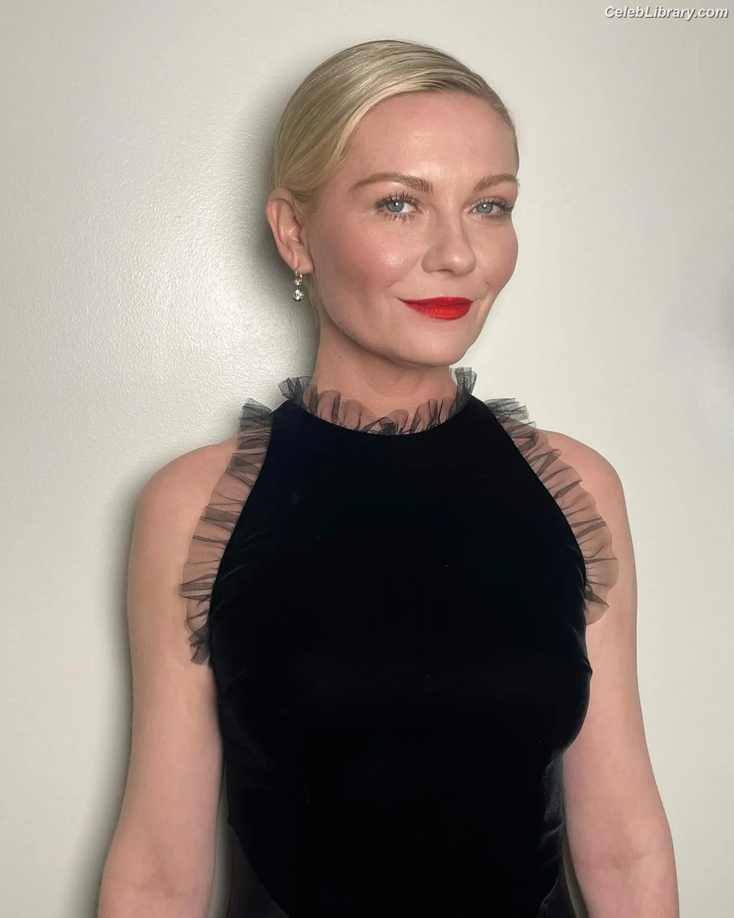Kirsten Dunst photo 20 of 300